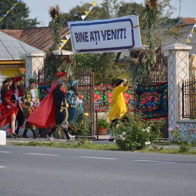22 august: Traian (NT): Sfinţirea bisericii şi consacrarea altarului. Foto: Ovidiu Bişog