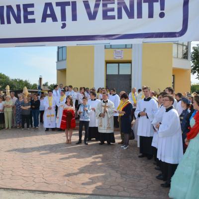 22 august: Traian (NT): Sfinţirea bisericii şi consacrarea altarului. Foto: Ovidiu Bişog