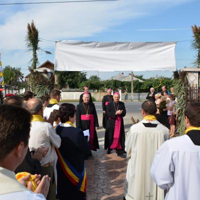 22 august: Traian (NT): Sfinţirea bisericii şi consacrarea altarului. Foto: Ovidiu Bişog