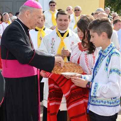 22 august: Traian (NT): Sfinţirea bisericii şi consacrarea altarului. Foto: Ovidiu Bişog