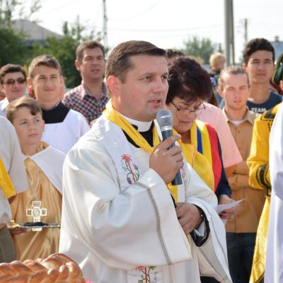 22 august: Traian (NT): Sfinţirea bisericii şi consacrarea altarului. Foto: Ovidiu Bişog
