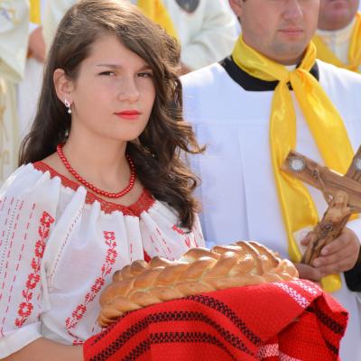 22 august: Traian (NT): Sfinţirea bisericii şi consacrarea altarului. Foto: Ovidiu Bişog