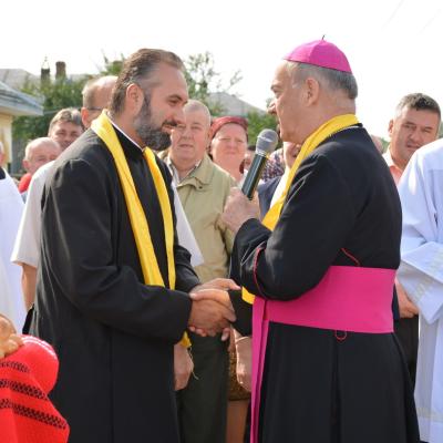 22 august: Traian (NT): Sfinţirea bisericii şi consacrarea altarului. Foto: Ovidiu Bişog