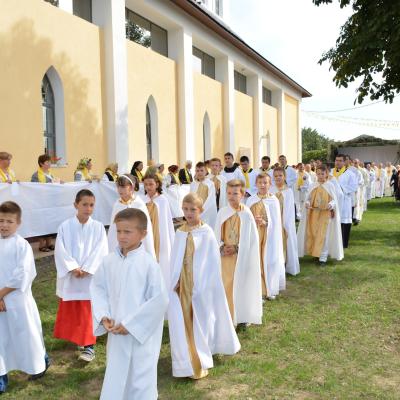 22 august: Traian (NT): Sfinţirea bisericii şi consacrarea altarului. Foto: Ovidiu Bişog