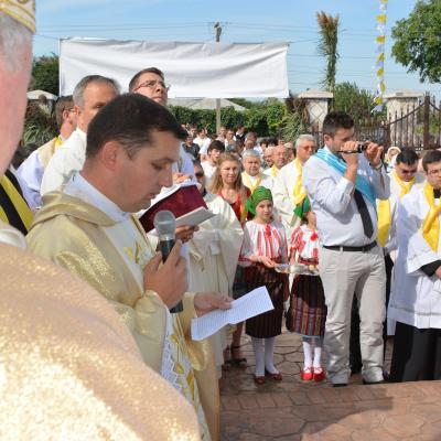22 august: Traian (NT): Sfinţirea bisericii şi consacrarea altarului. Foto: Ovidiu Bişog