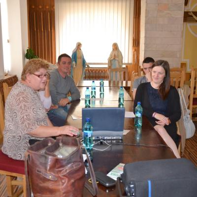 22 august: Bacău: În drum spre căsătorie