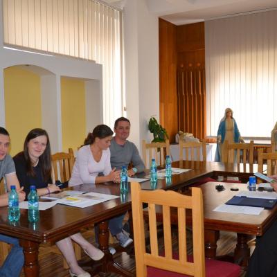 22 august: Bacău: În drum spre căsătorie