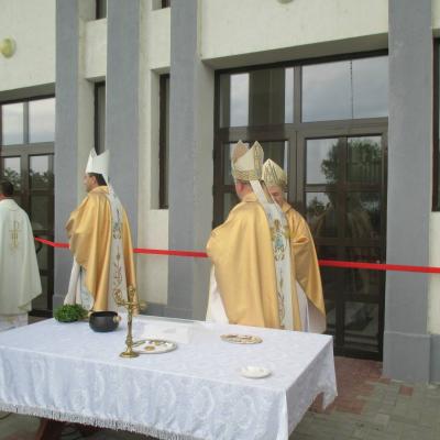 23 august: Horleşti: Sfinţirea bisericii "Trupul şi Sângele Domnului"