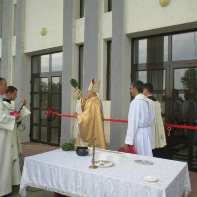 23 august: Horleşti: Sfinţirea bisericii "Trupul şi Sângele Domnului"