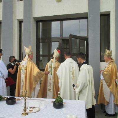 23 august: Horleşti: Sfinţirea bisericii "Trupul şi Sângele Domnului"