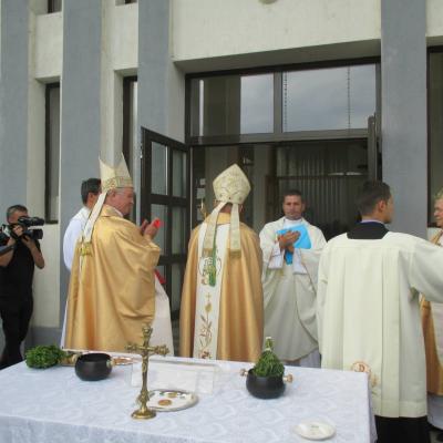23 august: Horleşti: Sfinţirea bisericii "Trupul şi Sângele Domnului"