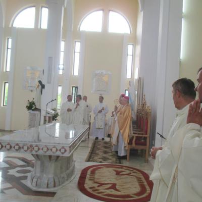 23 august: Horleşti: Sfinţirea bisericii "Trupul şi Sângele Domnului"