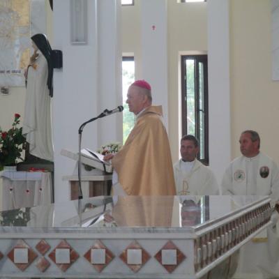 23 august: Horleşti: Sfinţirea bisericii "Trupul şi Sângele Domnului"