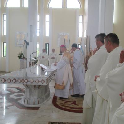 23 august: Horleşti: Sfinţirea bisericii "Trupul şi Sângele Domnului"