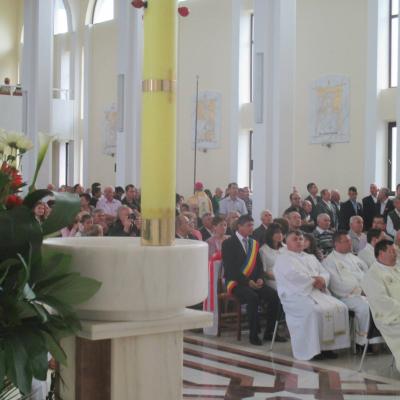 23 august: Horleşti: Sfinţirea bisericii "Trupul şi Sângele Domnului"