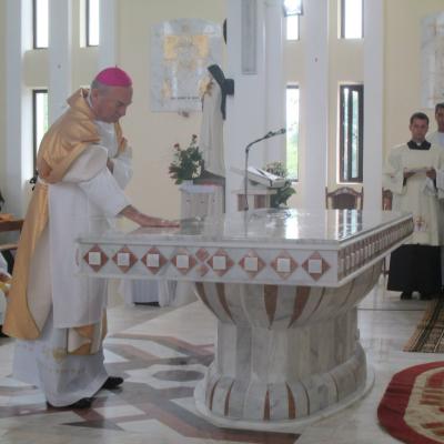 23 august: Horleşti: Sfinţirea bisericii "Trupul şi Sângele Domnului"