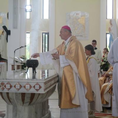 23 august: Horleşti: Sfinţirea bisericii "Trupul şi Sângele Domnului"