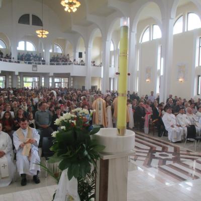 23 august: Horleşti: Sfinţirea bisericii "Trupul şi Sângele Domnului"