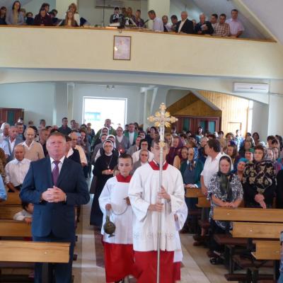 23 august: Ploscuţeni: Liturghie de mulţumire pentru vocaţii
