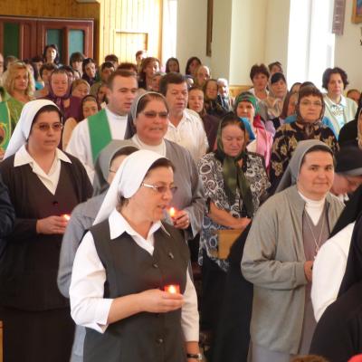 23 august: Ploscuţeni: Liturghie de mulţumire pentru vocaţii