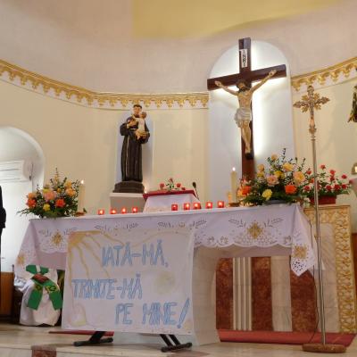 23 august: Ploscuţeni: Liturghie de mulţumire pentru vocaţii