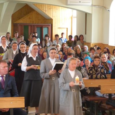 23 august: Ploscuţeni: Liturghie de mulţumire pentru vocaţii