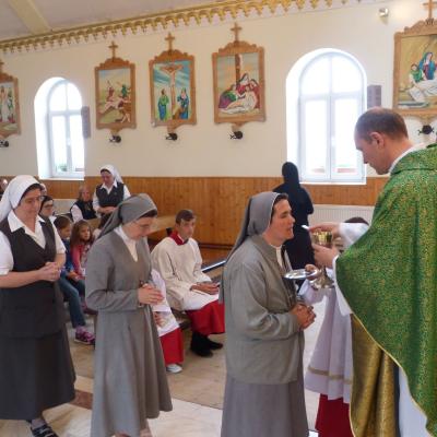 23 august: Ploscuţeni: Liturghie de mulţumire pentru vocaţii