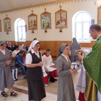 23 august: Ploscuţeni: Liturghie de mulţumire pentru vocaţii