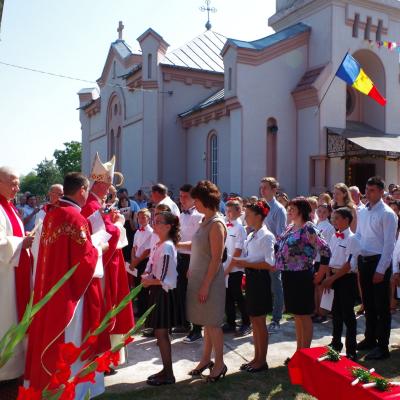 29 august: Schineni: Administrarea sacramentului Mirului