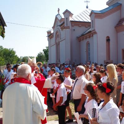 29 august: Schineni: Administrarea sacramentului Mirului