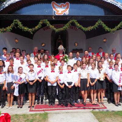 29 august: Schineni: Administrarea sacramentului Mirului