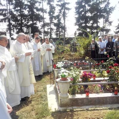 30 august: Nisiporeşti: Celebrare euharistică şi procesiune la mormântul Slujitoarei lui Dumnezeu Veronica Antal
