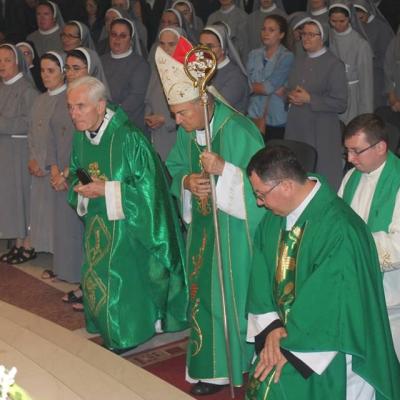 6 septembrie: Hălăuceşti: Vizita PS Petru Gherghel la Surorile Franciscane Misionare de Assisi