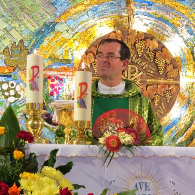 6 septembrie: Iaşi: Liturghie de încheiere a mandatului părintelui paroh Iosif Dorcu