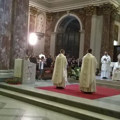 8 septembrie: Avellino (Italia): Sfinţirea a doi preoţi români