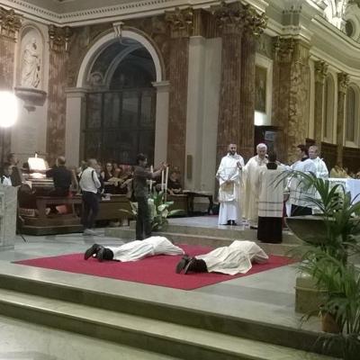 8 septembrie: Avellino (Italia): Sfinţirea a doi preoţi români