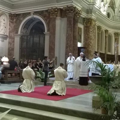 8 septembrie: Avellino (Italia): Sfinţirea a doi preoţi români