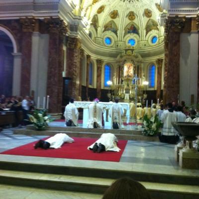 8 septembrie: Avellino (Italia): Sfinţirea a doi preoţi români