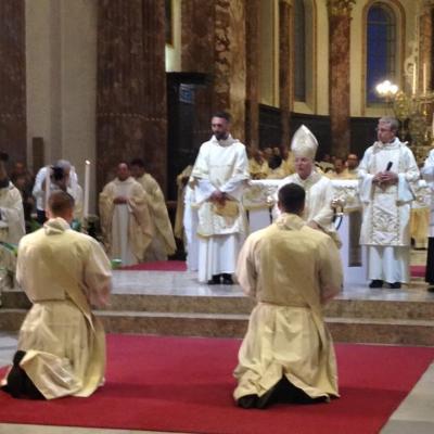 8 septembrie: Avellino (Italia): Sfinţirea a doi preoţi români