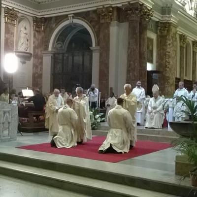 8 septembrie: Avellino (Italia): Sfinţirea a doi preoţi români