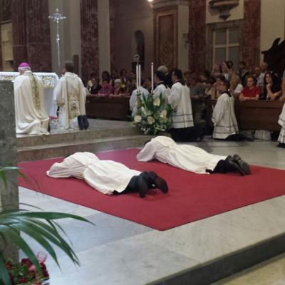 8 septembrie: Avellino (Italia): Sfinţirea a doi preoţi români