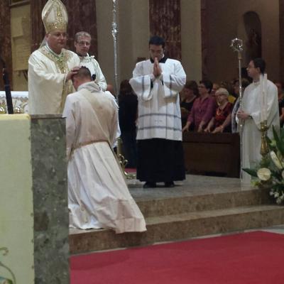 8 septembrie: Avellino (Italia): Sfinţirea a doi preoţi români