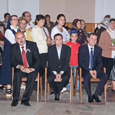 13 septembrie: Bacău: Hramul comunităţii "Înălţarea Sfintei Cruci"