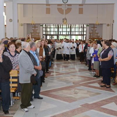 13 septembrie: Bacău: Hramul comunităţii "Înălţarea Sfintei Cruci"