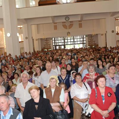 13 septembrie: Bacău: Hramul comunităţii "Înălţarea Sfintei Cruci"