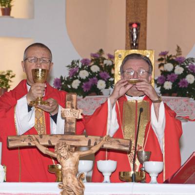 13 septembrie: Bacău: Hramul comunităţii "Înălţarea Sfintei Cruci"