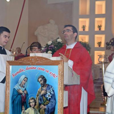 13 septembrie: Bacău: Hramul comunităţii "Înălţarea Sfintei Cruci"