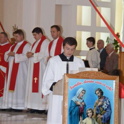 13 septembrie: Bacău: Hramul comunităţii "Înălţarea Sfintei Cruci"