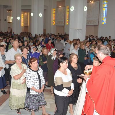 13 septembrie: Bacău: Hramul comunităţii "Înălţarea Sfintei Cruci"