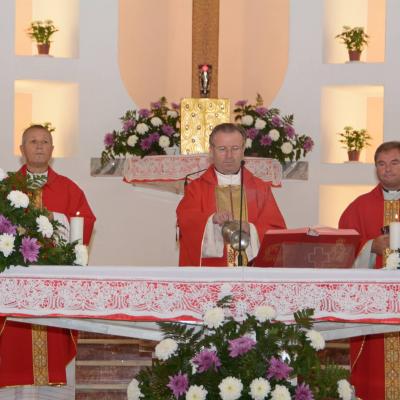 13 septembrie: Bacău: Hramul comunităţii "Înălţarea Sfintei Cruci"